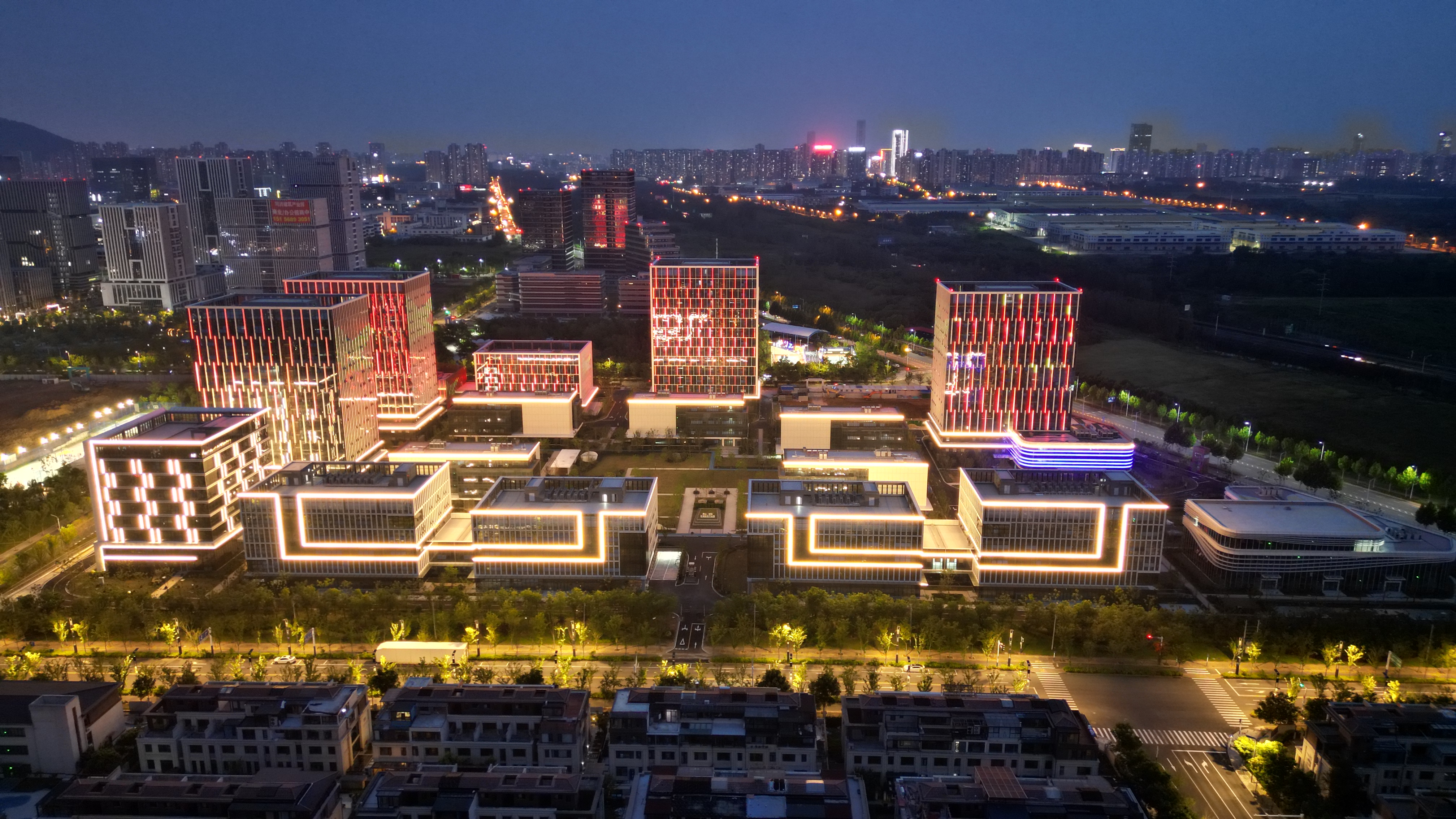 蜀山城投環(huán)境產(chǎn)業(yè)園夜景